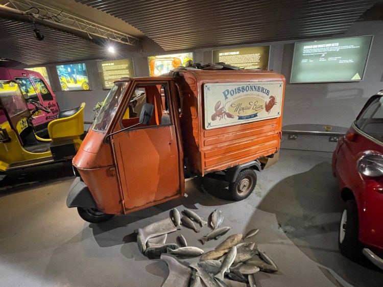 Picture of an old three wheel van used in Absolutely Fabulous.